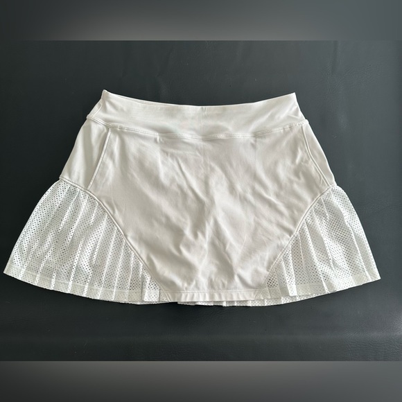 Under Armour Skort Womens Size Small Heatgear Fitted White Biker Shorts Briefs - Picture 1 of 11